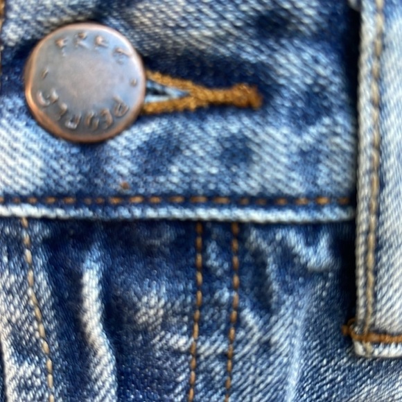 We The Free Blue Jean Shorts Distressed Raw Hem size 26 - Picture 3 of 4